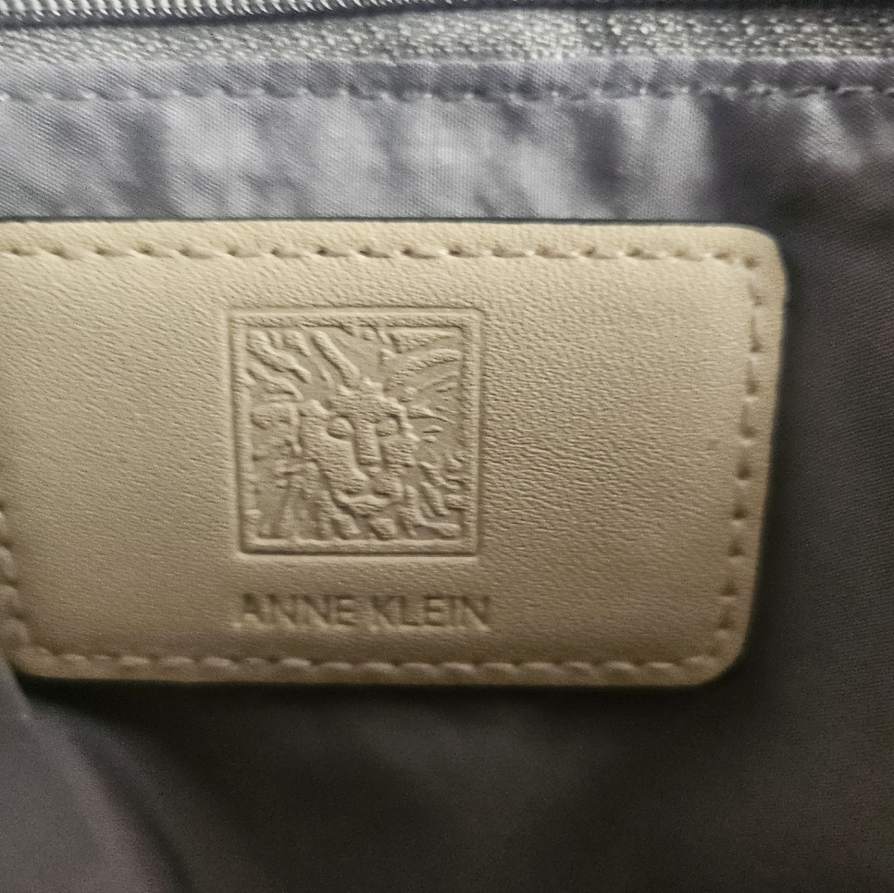 ANNE KLEIN.                               Elegant Pink Crossbody Bag - Picture 6 of 8